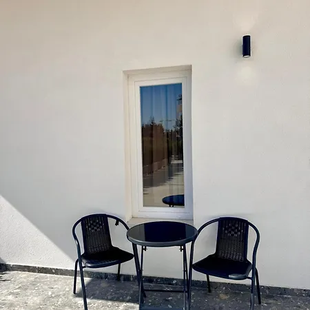 White Arena Seaside Apartment *
