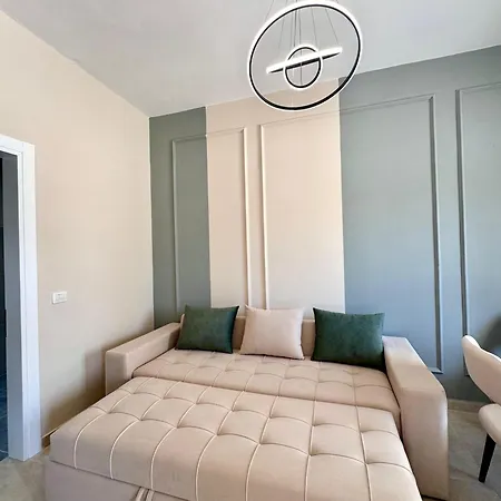 White Arena Seaside Apartment *