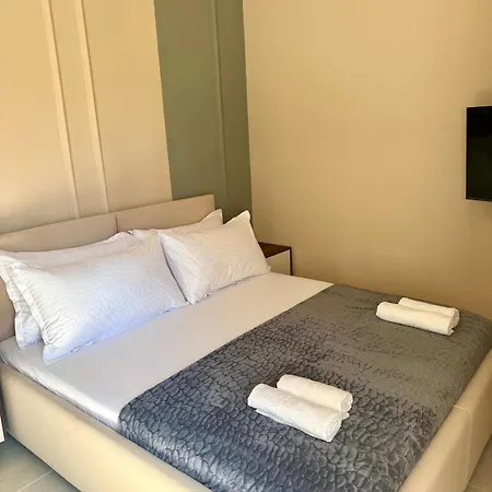 White Arena Seaside Apartment