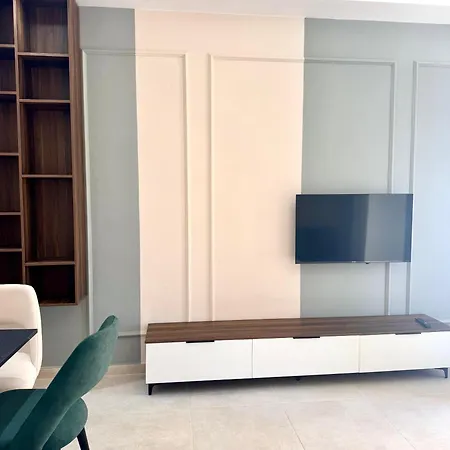 White Arena Seaside Apartment *